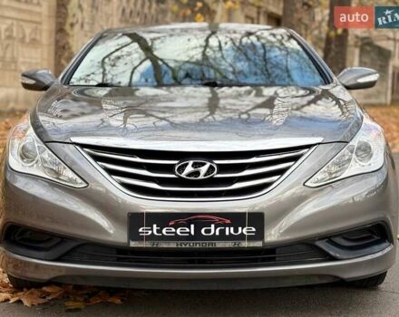 Сірий Хендай Соната, об'ємом двигуна 2.36 л та пробігом 162 тис. км за 9499 $, фото 1 на Automoto.ua
