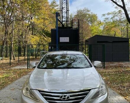 Хендай Соната 2013 у Одесі на Automoto.ua Сірий Хендай Соната, об'ємом двигуна 2 л та пробігом 270 тис. км за 7000 $, фото 1 на Automoto.ua