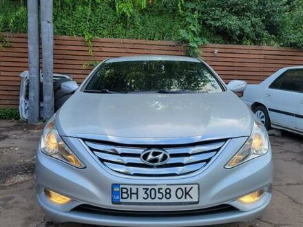 Серый Хендай Соната, объемом двигателя 2.36 л и пробегом 200 тыс. км за 8500 $, фото 1 на Automoto.ua