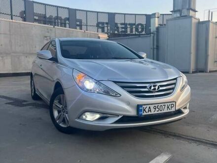 Сірий Хендай Соната, об'ємом двигуна 2 л та пробігом 211 тис. км за 8900 $, фото 1 на Automoto.ua