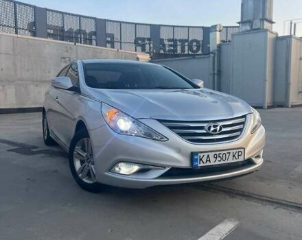 Сірий Хендай Соната, об'ємом двигуна 2 л та пробігом 211 тис. км за 8900 $, фото 1 на Automoto.ua