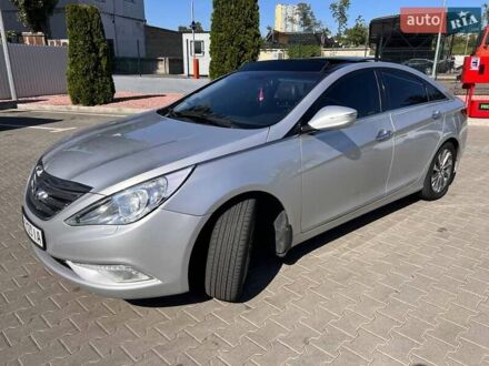 Сірий Хендай Соната, об'ємом двигуна 2.4 л та пробігом 192 тис. км за 8900 $, фото 1 на Automoto.ua