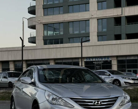 Серый Хендай Соната, объемом двигателя 2 л и пробегом 363 тыс. км за 6700 $, фото 1 на Automoto.ua