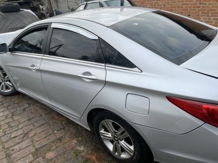 Серый Хендай Соната, объемом двигателя 2 л и пробегом 236 тыс. км за 2800 $, фото 1 на Automoto.ua