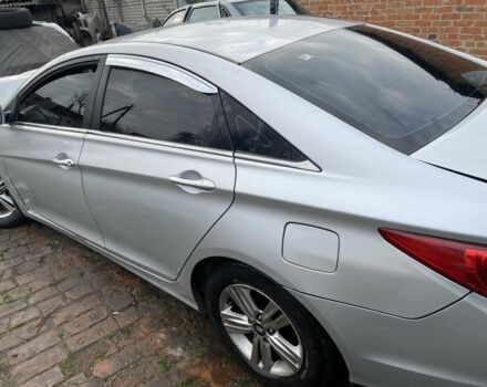 Серый Хендай Соната, объемом двигателя 2 л и пробегом 236 тыс. км за 2800 $, фото 1 на Automoto.ua