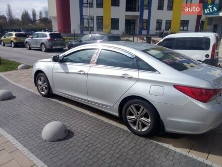 Серый Хендай Соната, объемом двигателя 2 л и пробегом 438 тыс. км за 7500 $, фото 1 на Automoto.ua