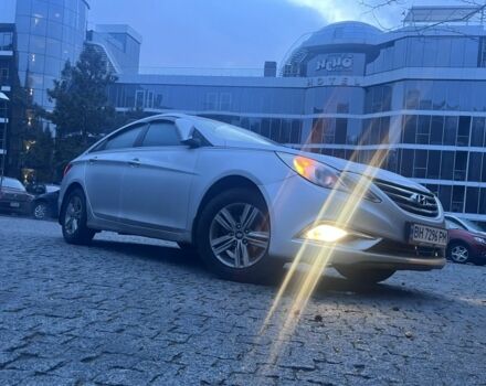 Серый Хендай Соната, объемом двигателя 2 л и пробегом 135 тыс. км за 10500 $, фото 1 на Automoto.ua