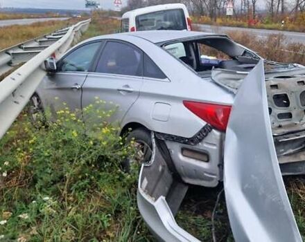 Сірий Хендай Соната, об'ємом двигуна 2 л та пробігом 330 тис. км за 3000 $, фото 1 на Automoto.ua