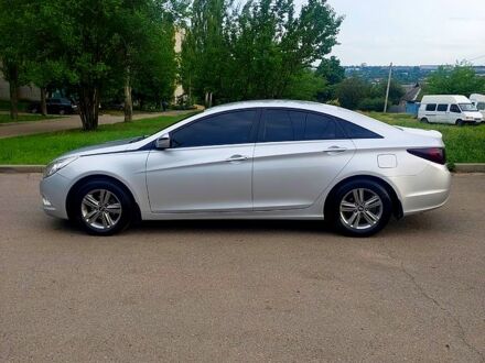 Сірий Хендай Соната, об'ємом двигуна 2 л та пробігом 209 тис. км за 8500 $, фото 1 на Automoto.ua