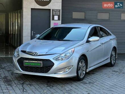 Серый Хендай Соната, объемом двигателя 2.4 л и пробегом 220 тыс. км за 9900 $, фото 1 на Automoto.ua