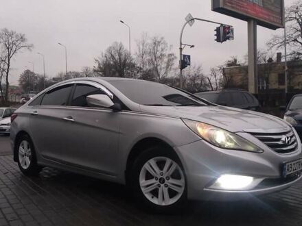 Серый Хендай Соната, объемом двигателя 2 л и пробегом 350 тыс. км за 8500 $, фото 1 на Automoto.ua