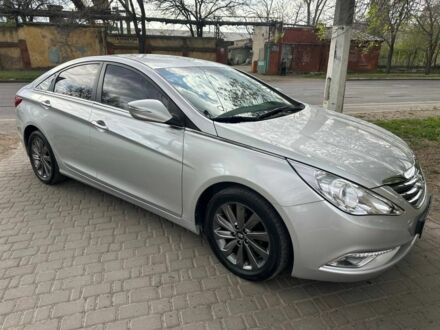 Хендай Соната 2013 у Одесі на Automoto.ua Сірий Хендай Соната, об'ємом двигуна 2 л та пробігом 197 тис. км за 10000 $, фото 1 на Automoto.ua