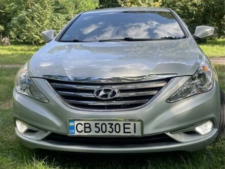 Сірий Хендай Соната, об'ємом двигуна 2 л та пробігом 240 тис. км за 7999 $, фото 1 на Automoto.ua