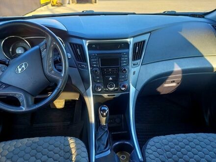 Серый Хендай Соната, объемом двигателя 2.4 л и пробегом 198 тыс. км за 8000 $, фото 1 на Automoto.ua