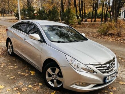 Сірий Хендай Соната, об'ємом двигуна 2 л та пробігом 400 тис. км за 6800 $, фото 1 на Automoto.ua