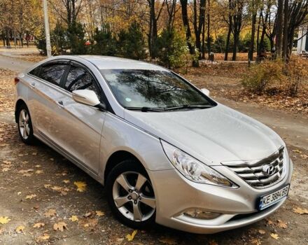 Серый Хендай Соната, объемом двигателя 2 л и пробегом 400 тыс. км за 6800 $, фото 1 на Automoto.ua