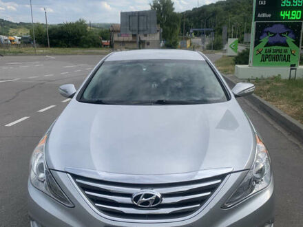 Сірий Хендай Соната, об'ємом двигуна 2 л та пробігом 120 тис. км за 9000 $, фото 1 на Automoto.ua