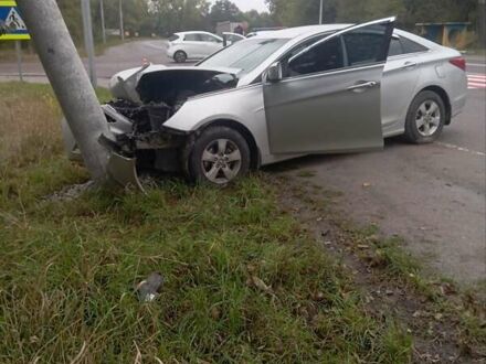 Серый Хендай Соната, объемом двигателя 2 л и пробегом 320 тыс. км за 3100 $, фото 1 на Automoto.ua