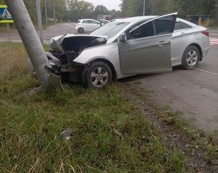 Сірий Хендай Соната, об'ємом двигуна 2 л та пробігом 320 тис. км за 3100 $, фото 1 на Automoto.ua