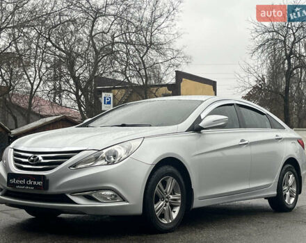 Серый Хендай Соната, объемом двигателя 2 л и пробегом 299 тыс. км за 8299 $, фото 1 на Automoto.ua