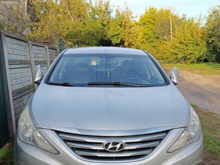 Серый Хендай Соната, объемом двигателя 2 л и пробегом 350 тыс. км за 9000 $, фото 1 на Automoto.ua