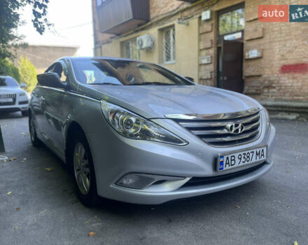 Сірий Хендай Соната, об'ємом двигуна 2 л та пробігом 225 тис. км за 10200 $, фото 1 на Automoto.ua