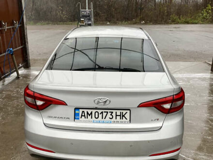 Сірий Хендай Соната, об'ємом двигуна 2 л та пробігом 100 тис. км за 9500 $, фото 1 на Automoto.ua