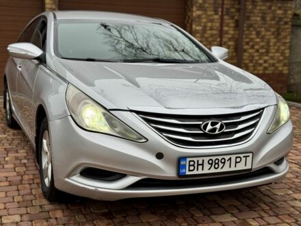 Серый Хендай Соната, объемом двигателя 2 л и пробегом 350 тыс. км за 6600 $, фото 1 на Automoto.ua