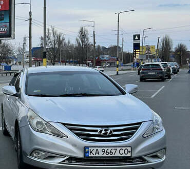 Хендай Соната 2014 у Києві на Automoto.ua Сірий Хендай Соната, об'ємом двигуна 2 л та пробігом 478 тис. км за 7700 $, фото 1 на Automoto.ua