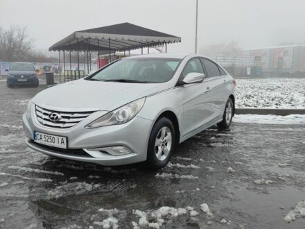 Серый Хендай Соната, объемом двигателя 2 л и пробегом 265 тыс. км за 7600 $, фото 1 на Automoto.ua