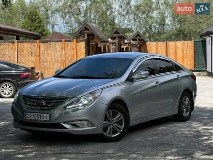 Хендай Соната 2014 у Смеле на Automoto.ua Сірий Хендай Соната, об'ємом двигуна 2 л та пробігом 277 тис. км за 6850 $, фото 1 на Automoto.ua