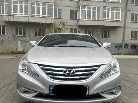 Серый Хендай Соната, объемом двигателя 2 л и пробегом 300 тыс. км за 6800 $, фото 1 на Automoto.ua