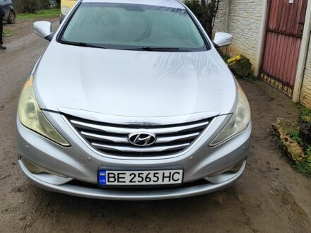 Серый Хендай Соната, объемом двигателя 2 л и пробегом 300 тыс. км за 7500 $, фото 1 на Automoto.ua