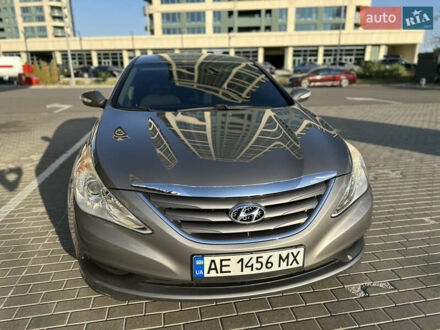 Хендай Соната 2014 в Днепре (Днепропетровске) на Automoto.ua Серый Хендай Соната, объемом двигателя 2.36 л и пробегом 140 тыс. км за 9899 $, фото 1 на Automoto.ua
