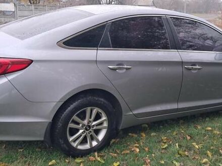 Сірий Хендай Соната, об'ємом двигуна 2 л та пробігом 250 тис. км за 10000 $, фото 1 на Automoto.ua