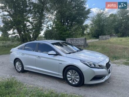 Хендай Соната 2015 у Дніпро (Дніпропетровську) на Automoto.ua Сірий Хендай Соната, об'ємом двигуна 2 л та пробігом 148 тис. км за 11800 $, фото 1 на Automoto.ua