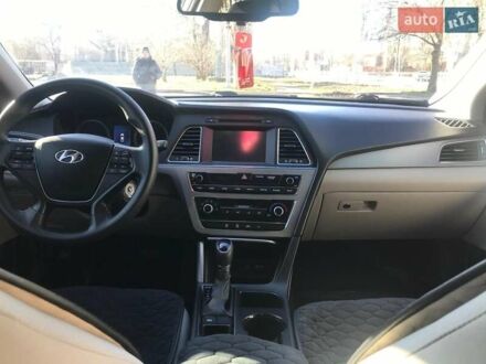 Хендай Соната 2015 в Херсоне на Automoto.ua Серый Хендай Соната, объемом двигателя 2.36 л и пробегом 186 тыс. км за 9900 $, фото 1 на Automoto.ua