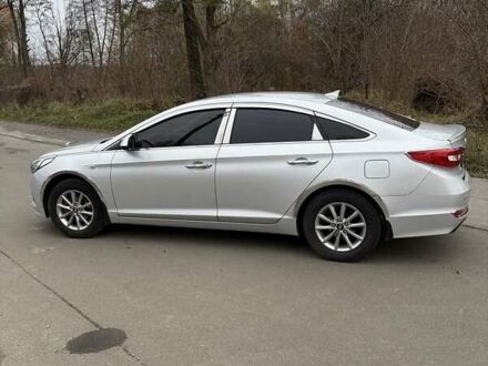 Серый Хендай Соната, объемом двигателя 2 л и пробегом 385 тыс. км за 9000 $, фото 1 на Automoto.ua