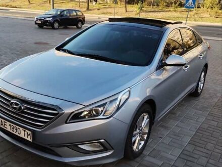 Хендай Соната 2015 в Днепре (Днепропетровске) на Automoto.ua Серый Хендай Соната, объемом двигателя 2 л и пробегом 241 тыс. км за 12000 $, фото 1 на Automoto.ua