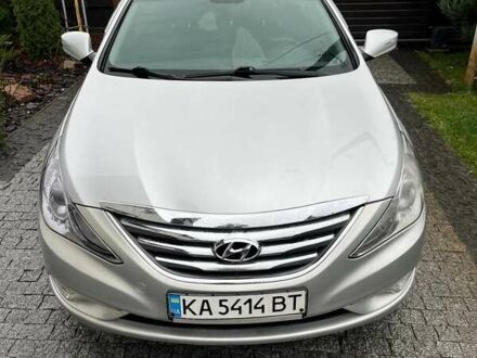 Сірий Хендай Соната, об'ємом двигуна 2 л та пробігом 240 тис. км за 8100 $, фото 1 на Automoto.ua