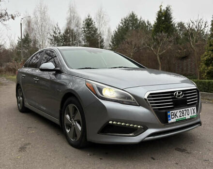 Сірий Хендай Соната, об'ємом двигуна 2 л та пробігом 200 тис. км за 13900 $, фото 1 на Automoto.ua