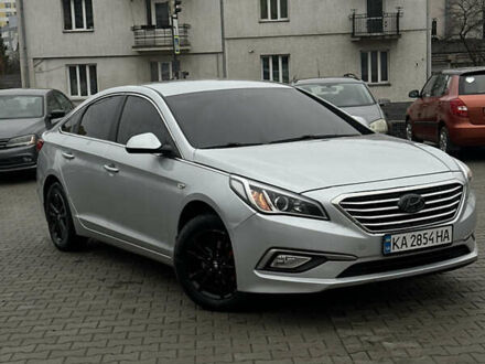 Сірий Хендай Соната, об'ємом двигуна 2 л та пробігом 290 тис. км за 8900 $, фото 1 на Automoto.ua