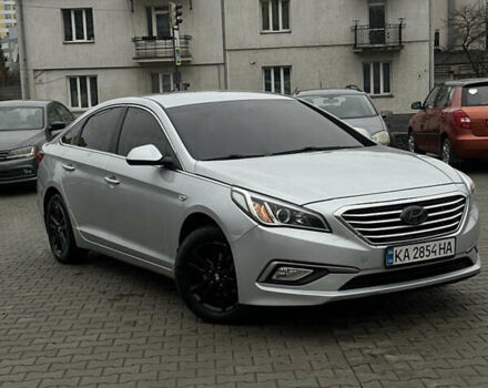 Серый Хендай Соната, объемом двигателя 2 л и пробегом 290 тыс. км за 8900 $, фото 1 на Automoto.ua