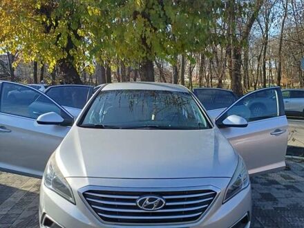 Сірий Хендай Соната, об'ємом двигуна 2.36 л та пробігом 203 тис. км за 13349 $, фото 1 на Automoto.ua