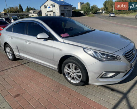 Серый Хендай Соната, объемом двигателя 2 л и пробегом 150 тыс. км за 9800 $, фото 1 на Automoto.ua