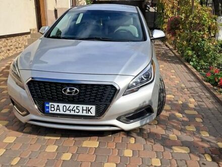 Серый Хендай Соната, объемом двигателя 2 л и пробегом 129 тыс. км за 13000 $, фото 1 на Automoto.ua