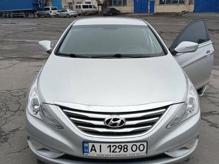 Сірий Хендай Соната, об'ємом двигуна 2 л та пробігом 305 тис. км за 12300 $, фото 1 на Automoto.ua