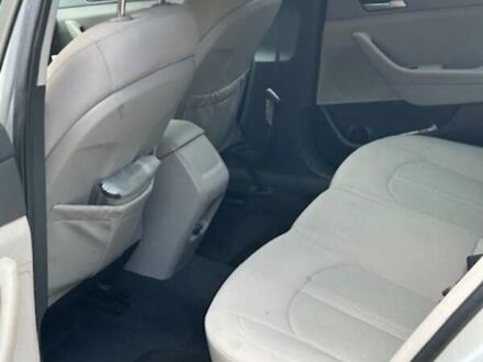 Сірий Хендай Соната, об'ємом двигуна 2.36 л та пробігом 172 тис. км за 9490 $, фото 1 на Automoto.ua