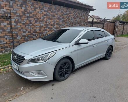Серый Хендай Соната, объемом двигателя 2 л и пробегом 374 тыс. км за 9300 $, фото 1 на Automoto.ua
