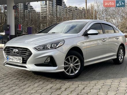 Серый Хендай Соната, объемом двигателя 2 л и пробегом 165 тыс. км за 12900 $, фото 1 на Automoto.ua